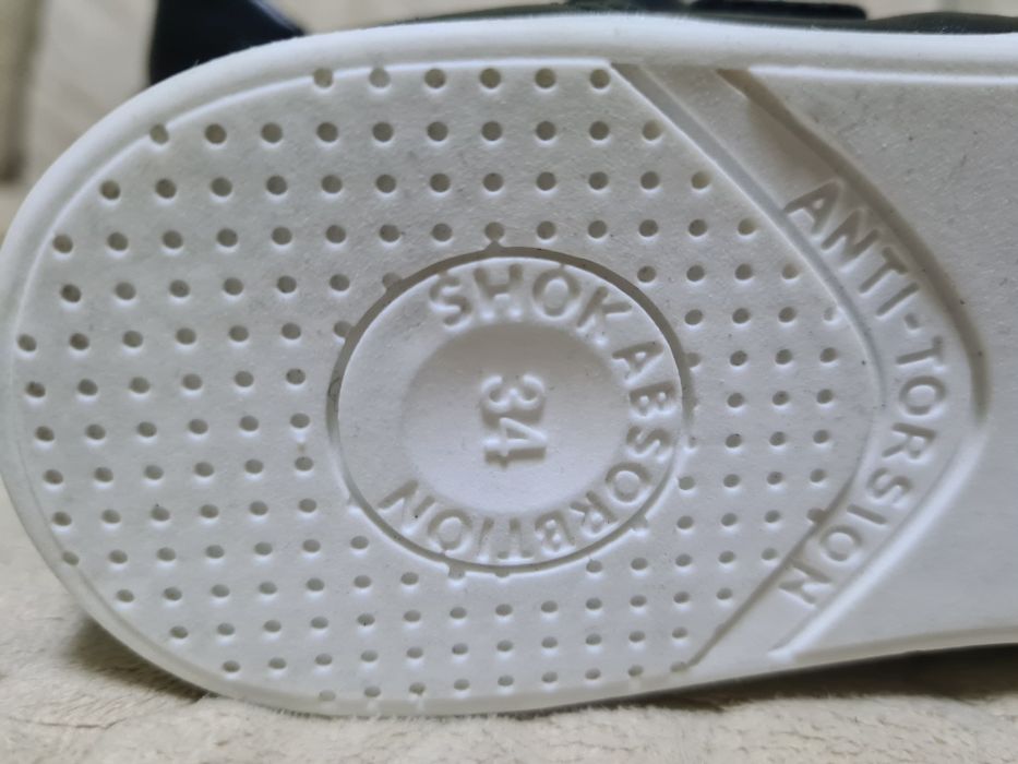 Unichel Новые  школьные туфли для девочки