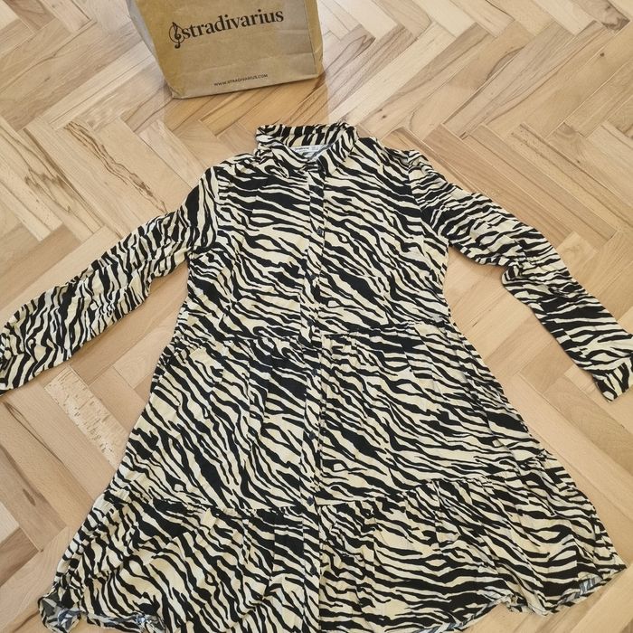 Къса рокля Stradivarius