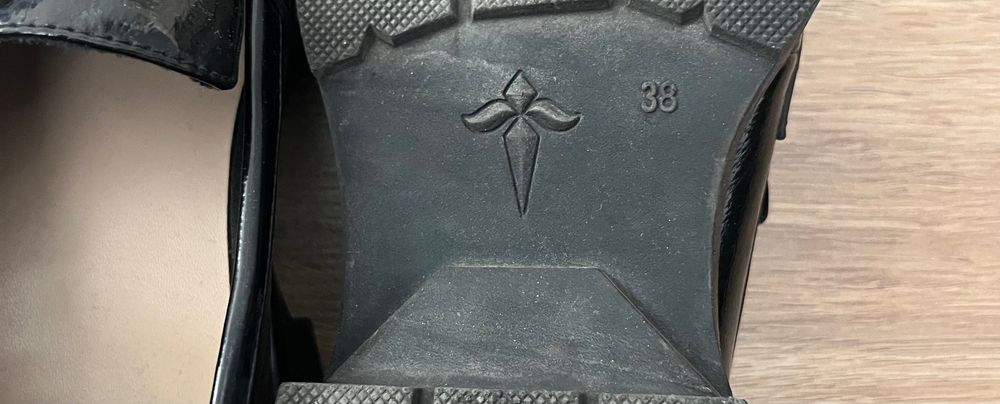 Туфли, можно в школу 38 размер