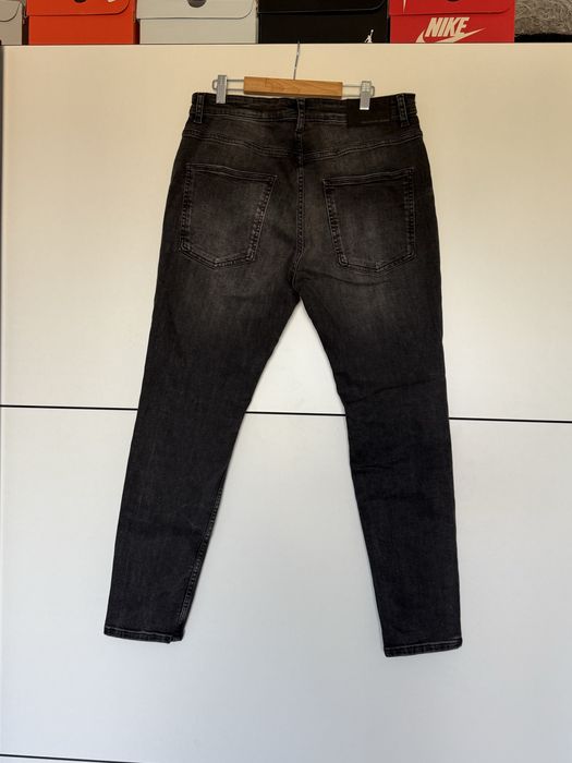 Blugi negri cu ruptura