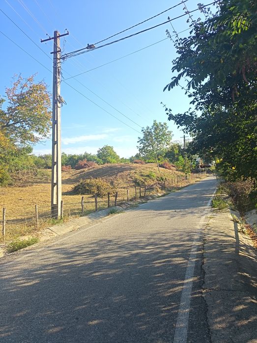 Teren Intravilan 9.948 mp de Vânzare în Horezu (Zonă Turistică) – Toate Utilitățile, Deschidere 88 m la Asfalt (Dezmembrabil în 2 loturi))