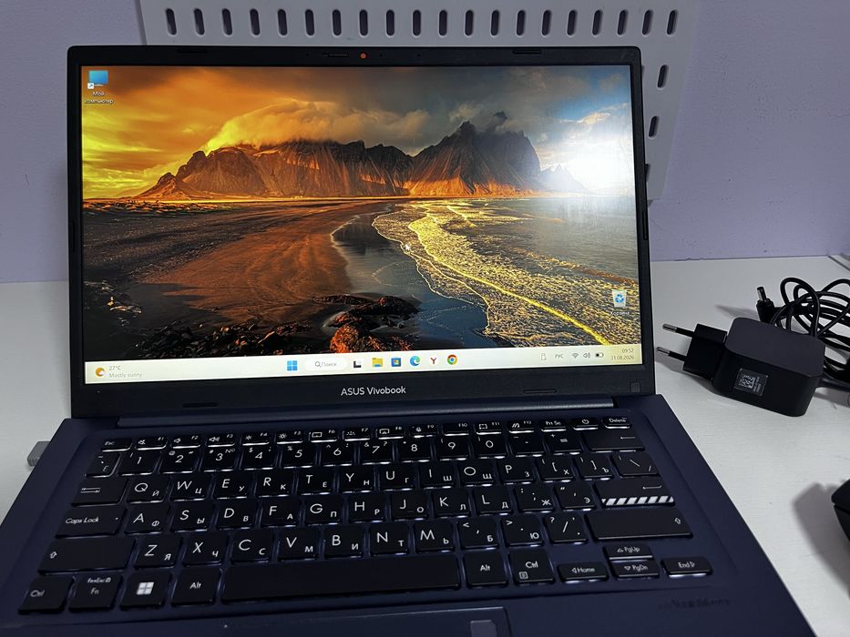 ASUS Vivobook 14  Core i3 / 8GB / 256GB SSD