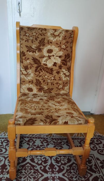 Трапезни столове от масивна дървесина