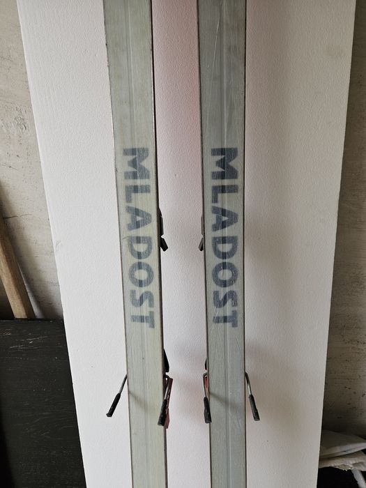 Ски с автомати Mladost