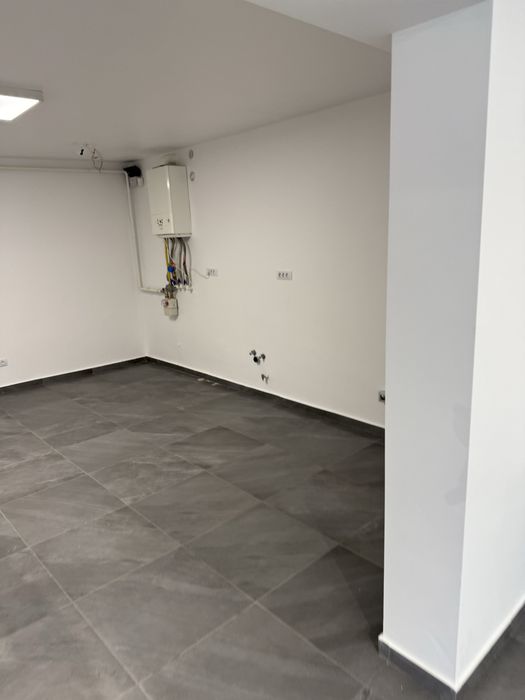 Inchiriez spatiu comercial 200 mp