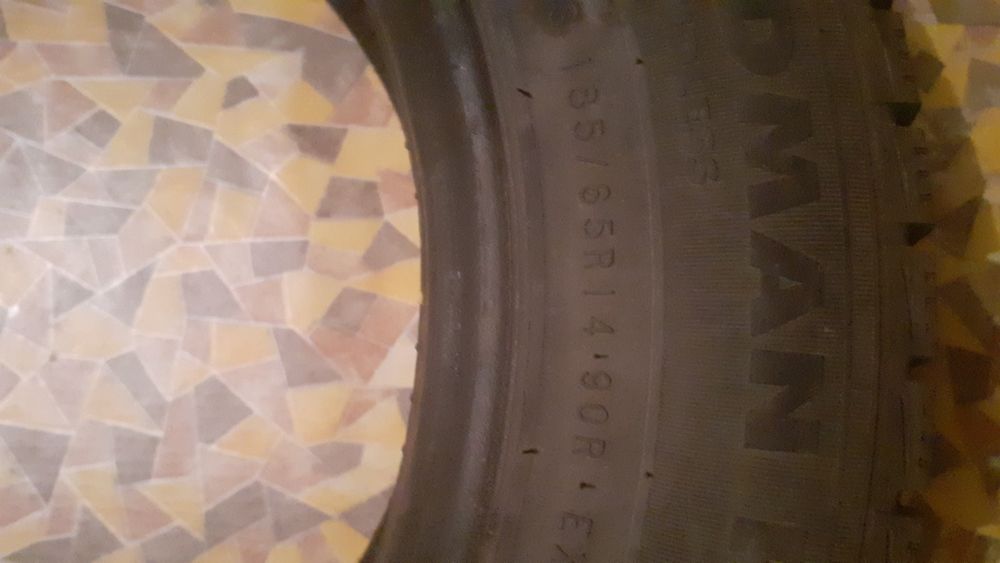 Продам летние покрышки