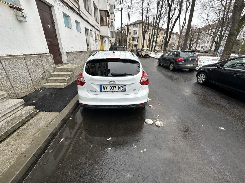 Ford 2012 -2L- automat -ST body kit -163HP