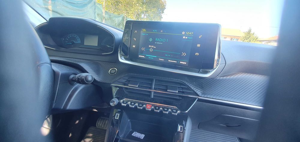 Оригинална мултимедия за пежо 208 ел 2021г.