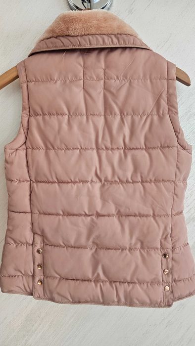 Продавам дамска грейка на GUESS.