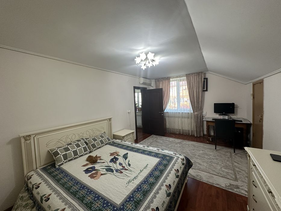 Продается спальный гарнитур в отличном состояний