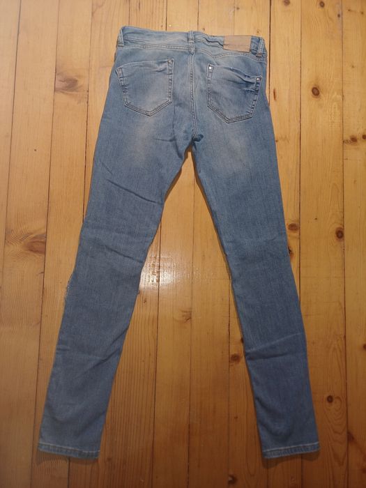 Разкъсани дънки Zara
