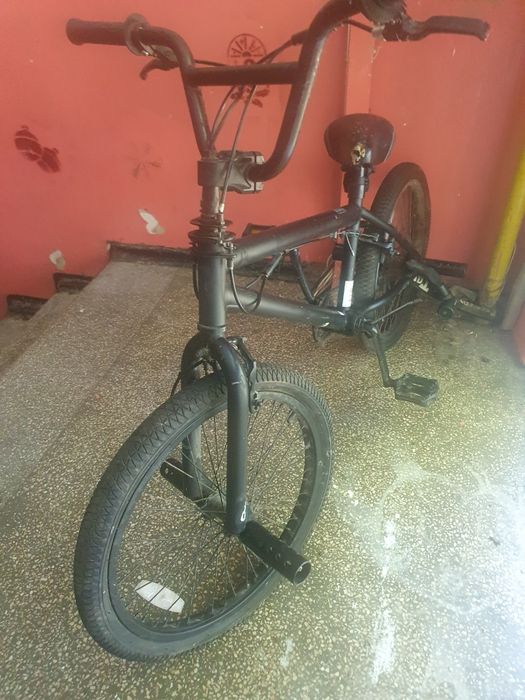 Urgent..bicicleta BMX  Hyper foarte puțin folosită.