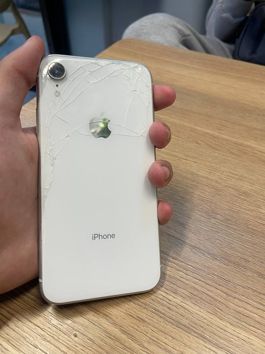 iPhone xr 64 SROCHNA
