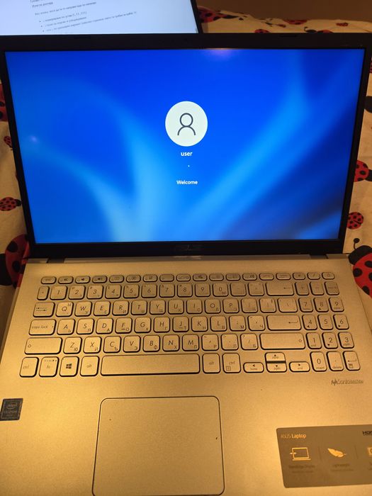 Лаптоп АSUS... .