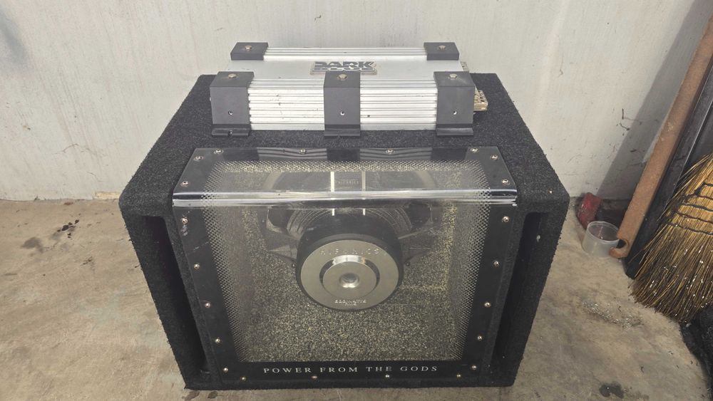 Каса Hifonics и усилвател Helix DarkBlue4