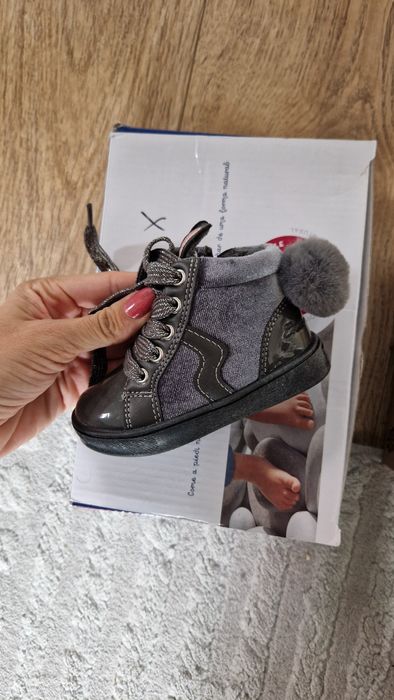 Нови обувки Chicco- н.20 + подарък ботушки