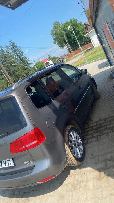 VOLKSWAGEN Touran 2011 — imagine 3