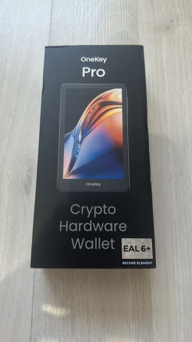 Аппаратный кошелёк OneKey Pro