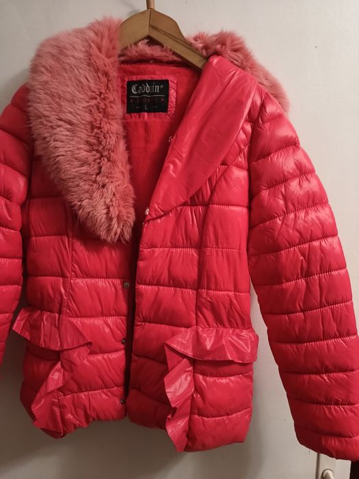 Продавам дамско зимно яке.Елегантно, запазенос подвижна яка.