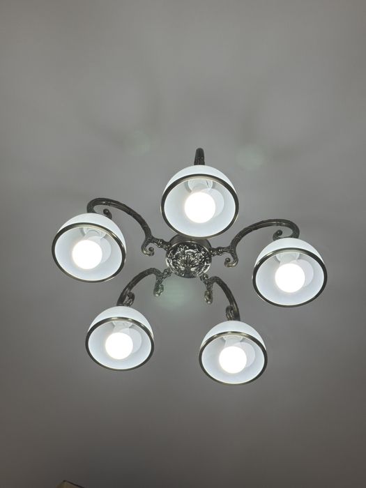 Люстра в отличном состоянии