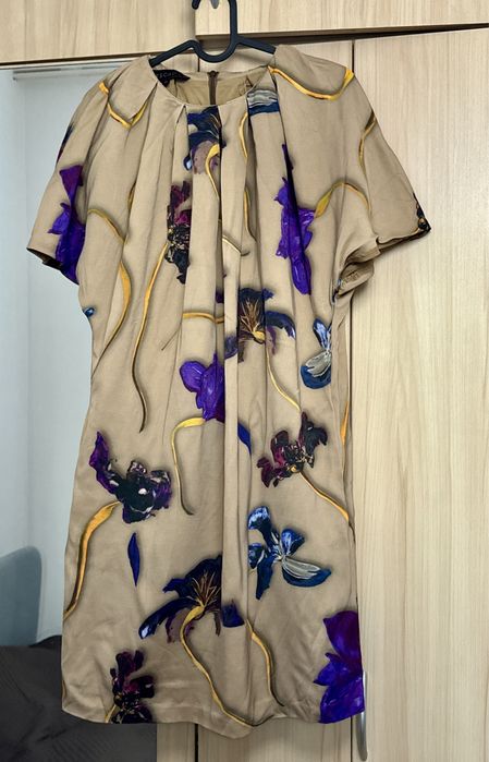 Рокля Escada цвят нюд