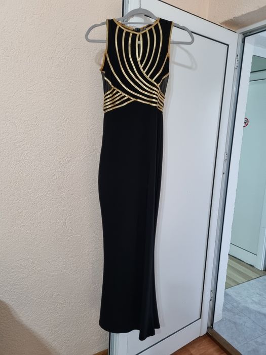 Всички рокли са с различна цена