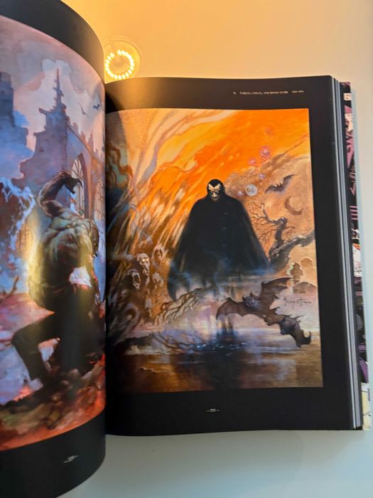 Album XXL The Fantastic Worlds of Frank Frazetta hardcover – ediție rară, premiu Eisner Award 2023