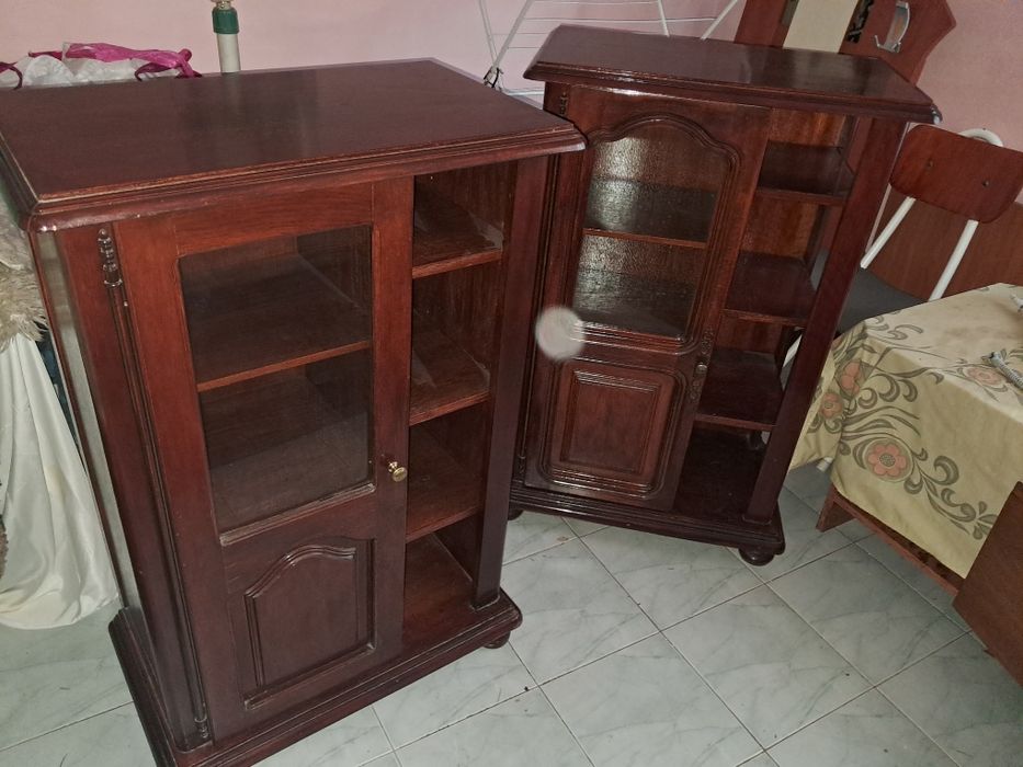 Шкафчета два броя