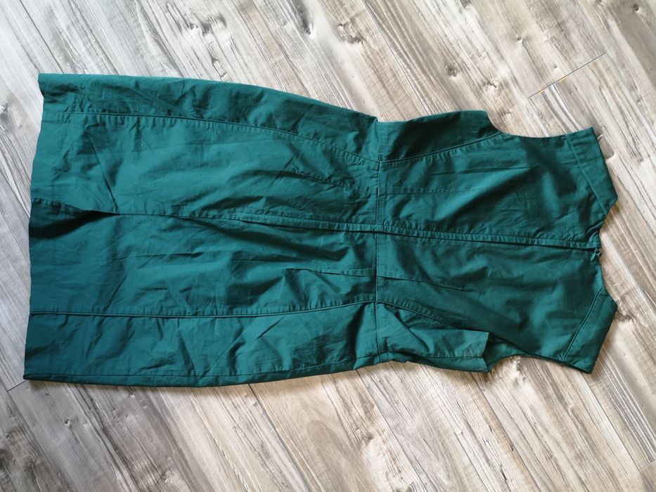 Rochie de culoare verde smarald