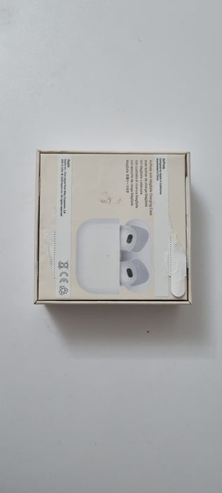 AirPods 3 with Wireless Charging Case