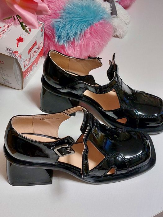 Продам туфли новые