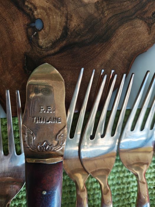 Комплект прибори за хранене от Тайланд.