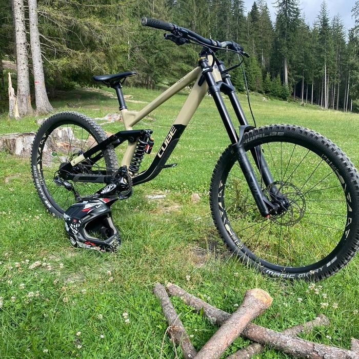 Vând Cube Downhill