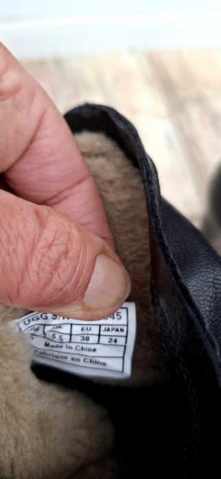 Ghete elegante negre piele UGG 38