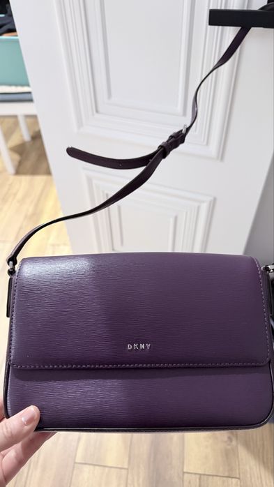 Кожаная сумка DKNY