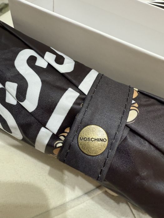 Оригинален чадър Moschino