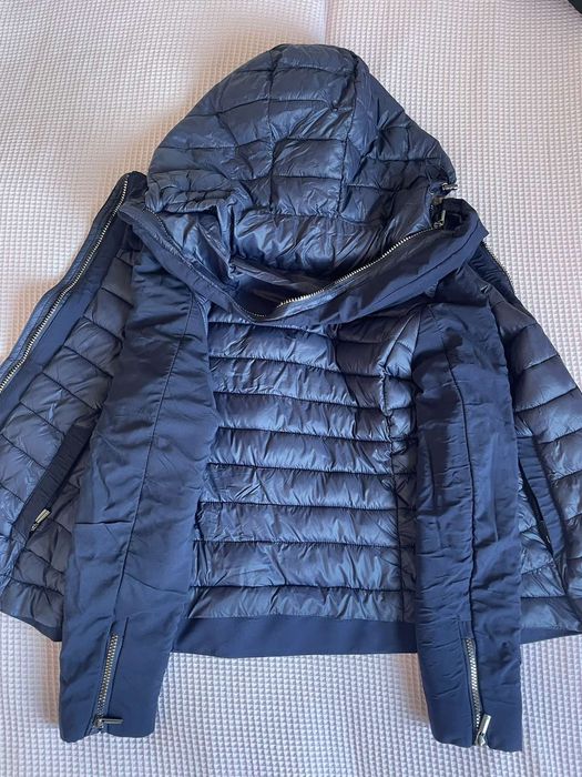 Дамско тъмносиньо яке, размер S, подходящо за пролет-есен.