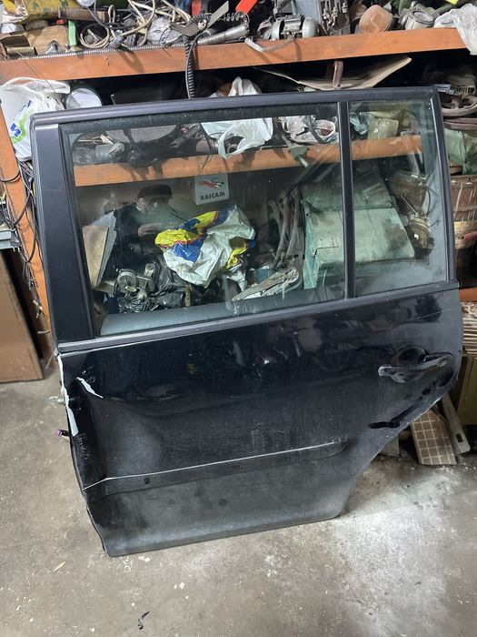 С П  Е Ш Н О Лява задна врата на Фолксваген Туаран 2006 г