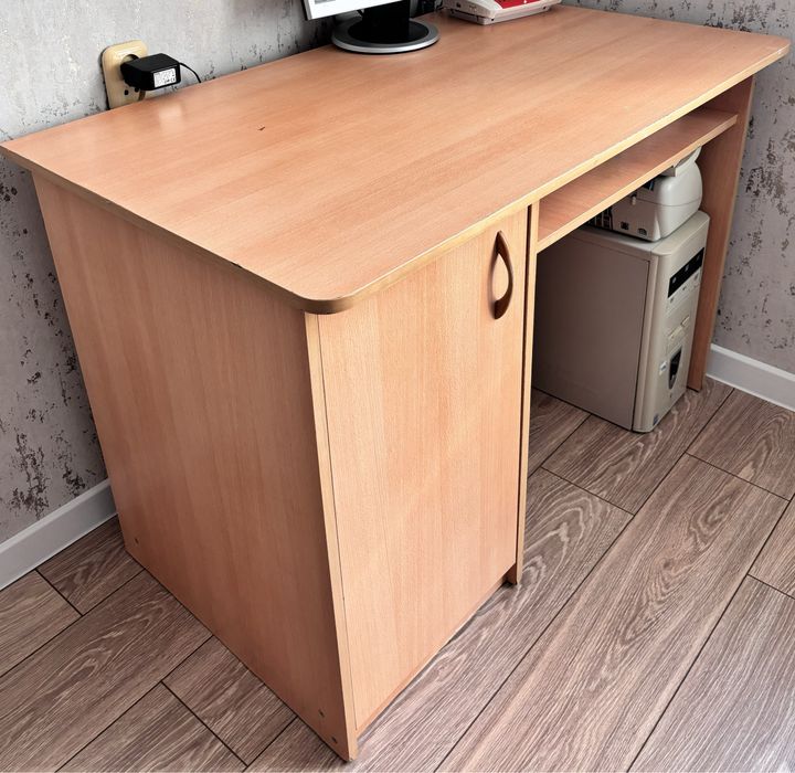 Продаётся письменный стол