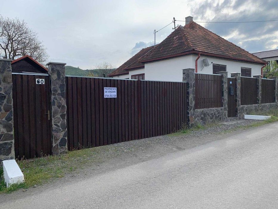 Casa - garaj - curte