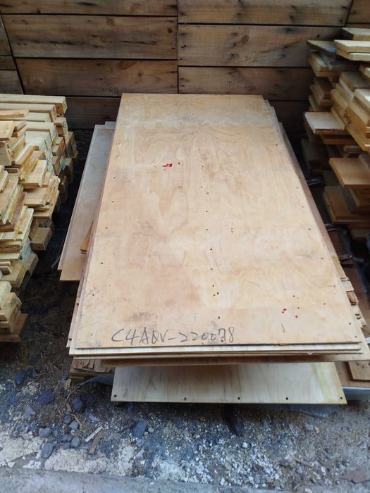 Дървен материал напълно сух