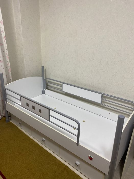 Кровать детскаая