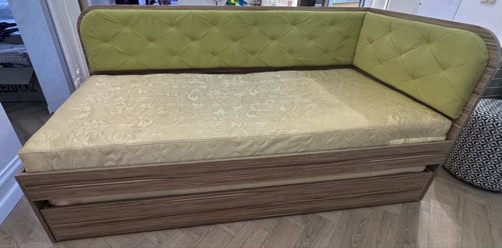 Продам детскую двухярустную кровать
