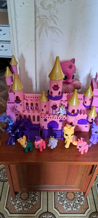 Замок с поняшками!