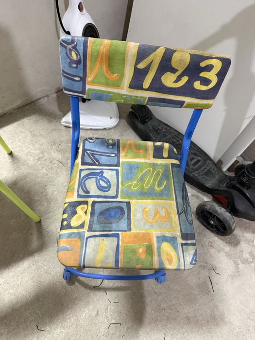 Продам детские стулья