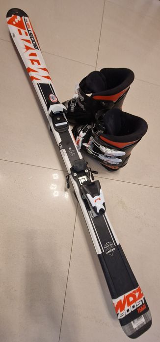 Skiurii copii. Echipament ski, skiuri , clapari  ptr copii puțin ut