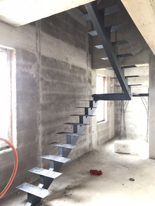 Producem Garduri porti scari pergole structuri metalice spalatorii