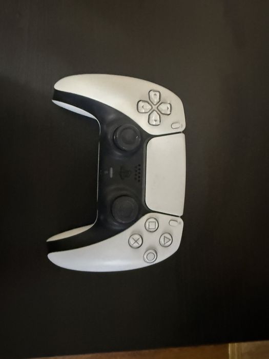 Playstation 5  с две игри и два джойстика
