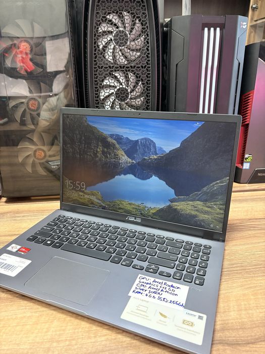 Офисный ноутбук ASUS Laptop в хорошем состояний