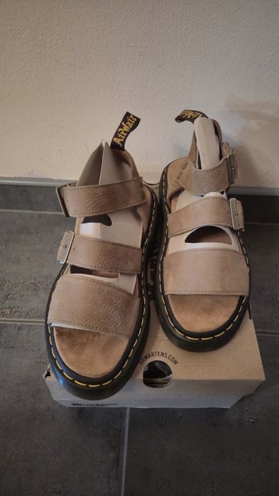 Sandale Dr. Martens Gryphon nubuc maro – marimea 39